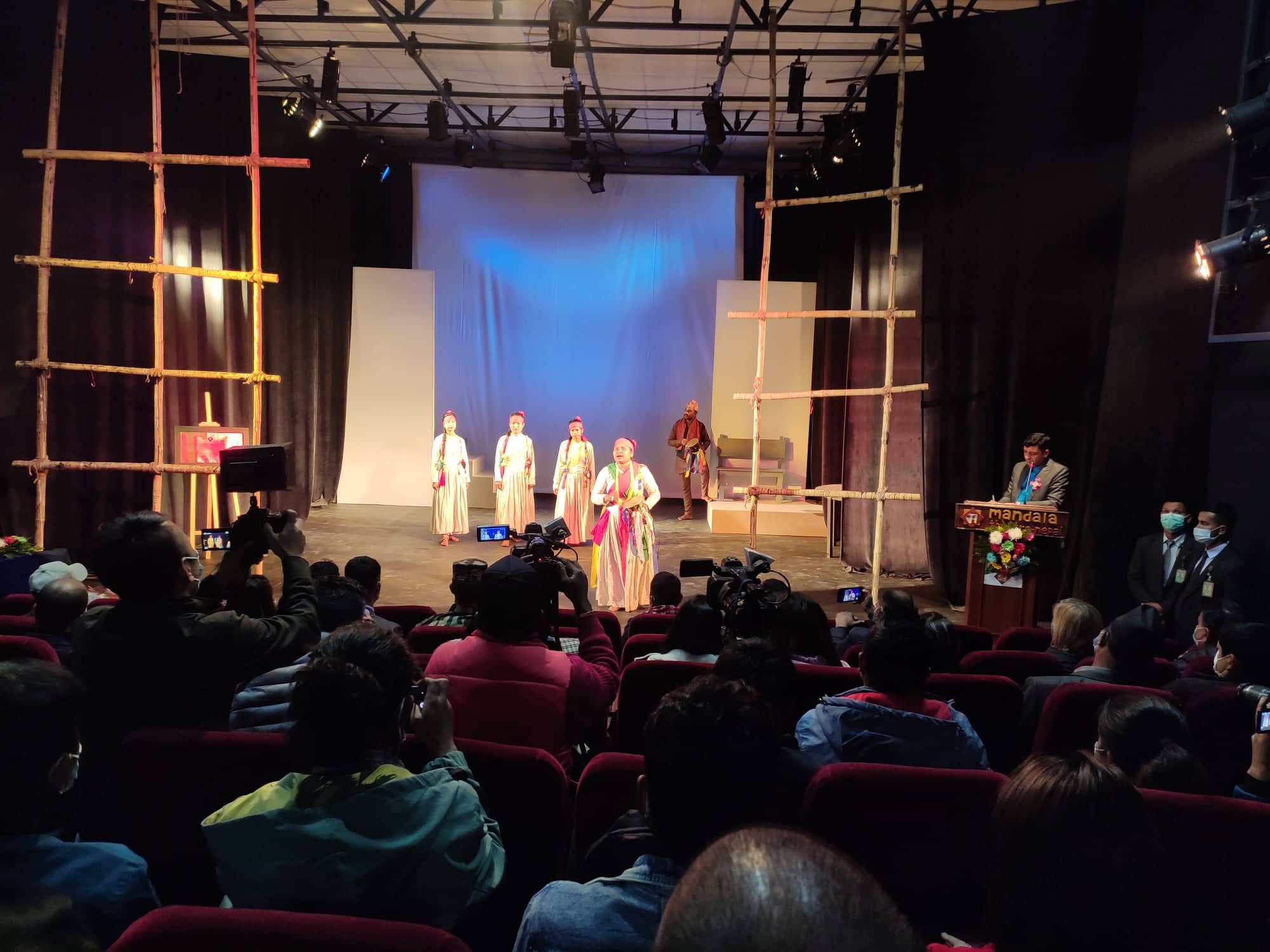 'रोगन'को प्रदर्शनीसँगै सुरु भयो मण्डला थिएटर, उपराष्ट्रपतिले गरे प्रशंसा